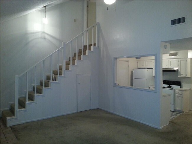 Building Photo - 3002 Quail Springs Rd