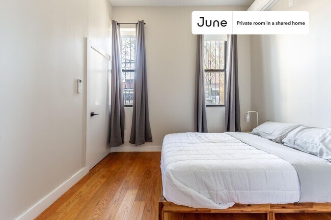 Foto del edificio - Private bedroom in 4 bed/2 bath Home