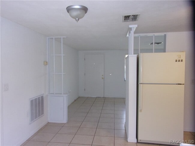 Building Photo - 25 N Barbour St