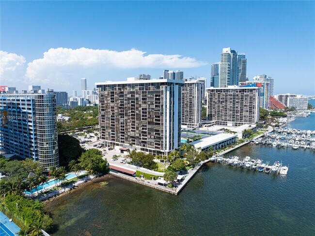 Building Photo - 1925 Brickell Ave