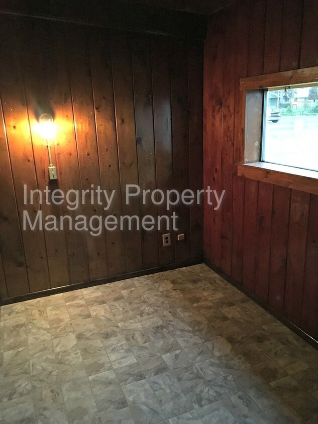 Building Photo - 12605 Pacific Ave S