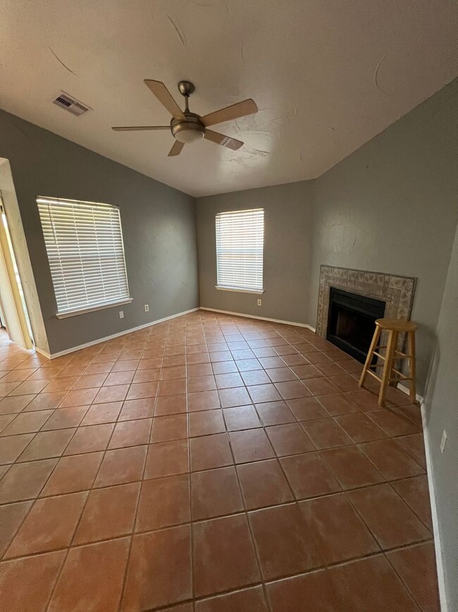 Building Photo - 2 bed/2 bath condo near the OU Campus