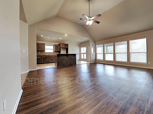 Foto del edificio - 9016 N 156th E Ave