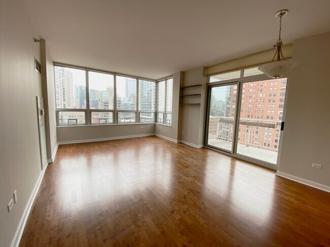 Foto del edificio - 330 W Grand Ave