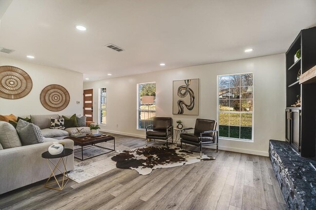 Building Photo - 2511 Shiloh Dr