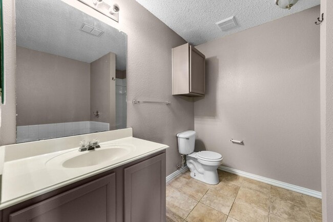 Building Photo - 1311 Wenatchee Dr