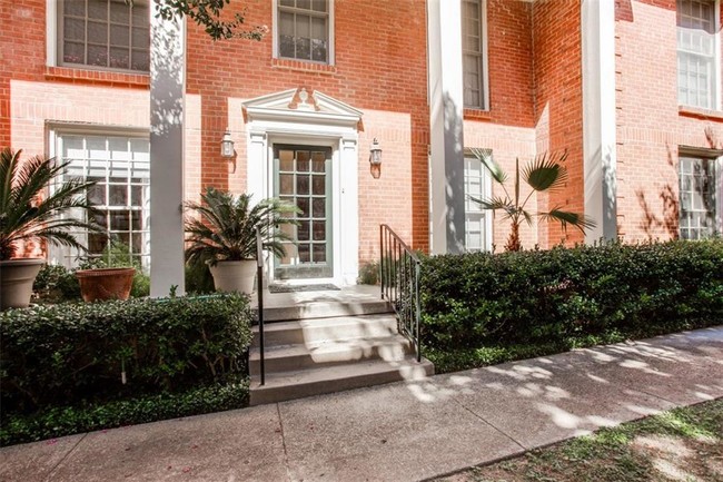 Building Photo - 3930 Buena Vista St