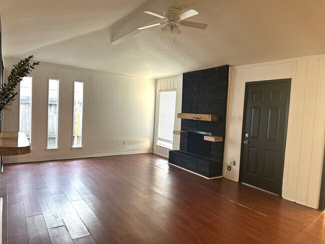 Foto del edificio - 926 Summers Dr