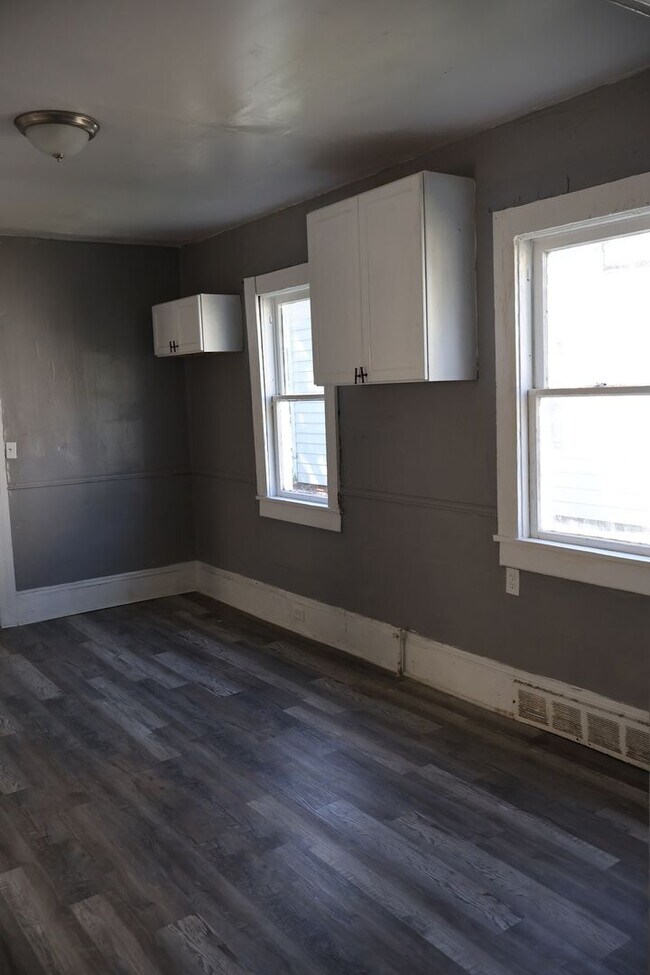 Foto del edificio - 6812 Whitney Ave