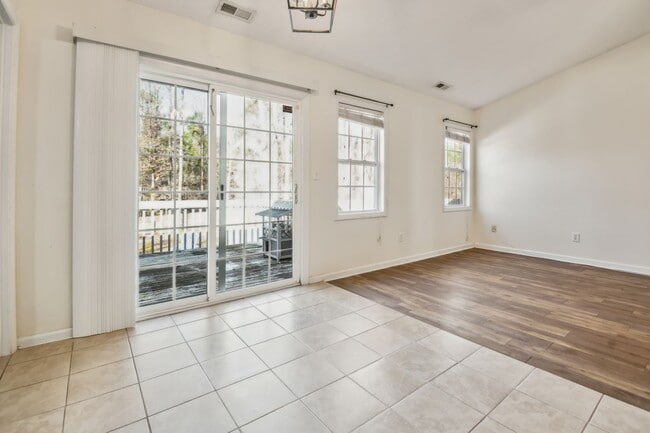 Building Photo - GREAT PRICE! Move-In Ready 3-Bedroom Home Near Camp Lejeune