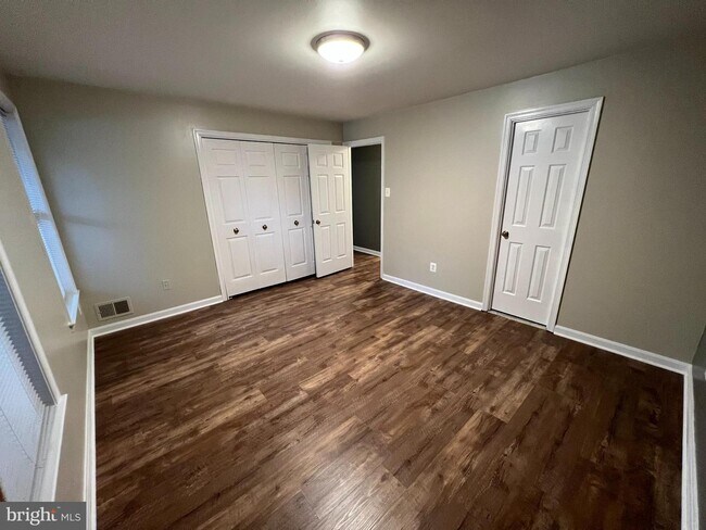 Foto del edificio - 1122 N Taylor St