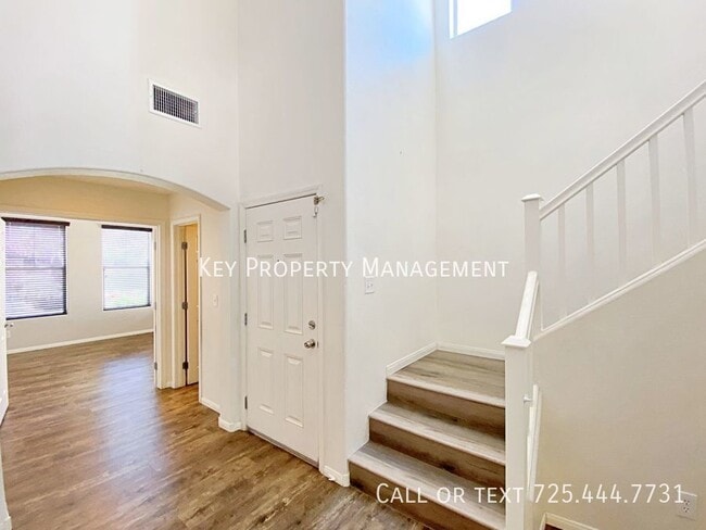 Building Photo - 4 BEDROOM + DEN 3 BATH HOME IN NORTHWEST
