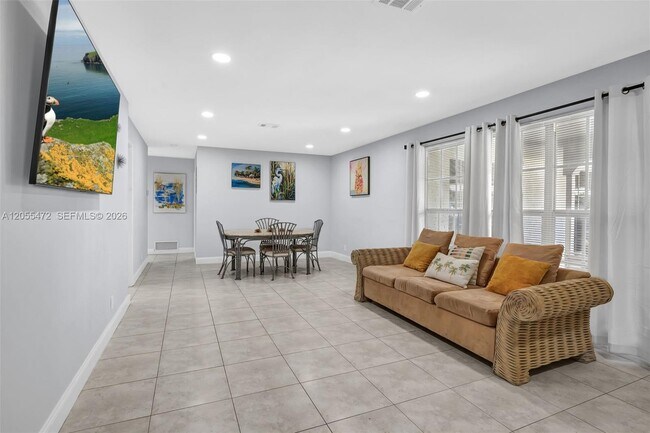 Foto del edificio - 2160 NE 56th St