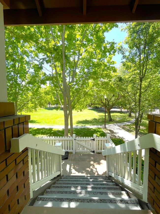 Foto del edificio - Stunning 3 Bedroom 2.5 Bath Town Home in p...