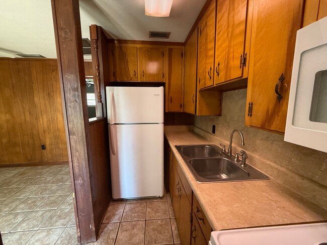 Building Photo - One bedroom close to TMH!!!