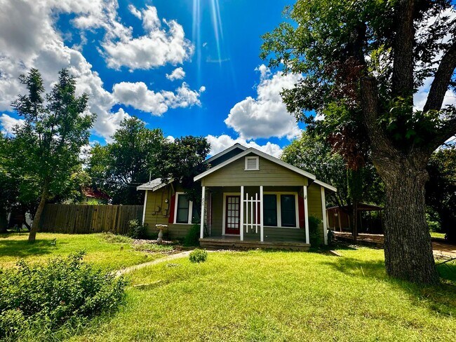 Building Photo - Cozy 3/2 in Kerrville