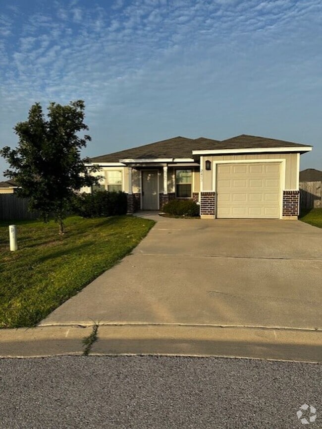 Building Photo - 2433 Stoneham Ct