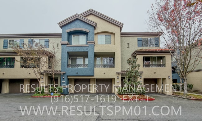 Building Photo - Spacious and Open Floorplan Townhome with Attached Garage