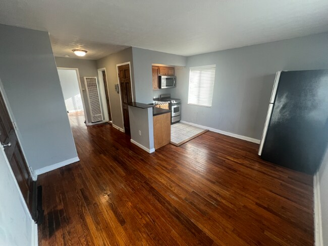 Building Photo - 2519 Indianola Ave