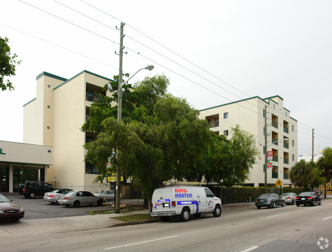 Building Photo - 2046 W Flagler St