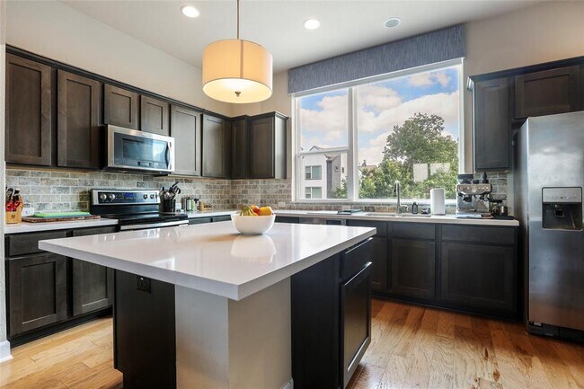 Foto del edificio - 1416 Waterloo Shore Ln
