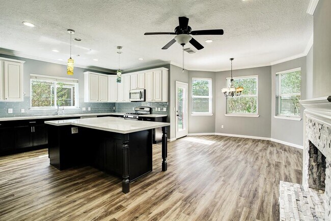Building Photo - 6314 Townsgate Cir