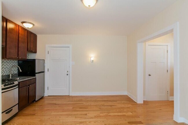 Foto del edificio - 4546 N Damen Ave