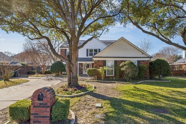 Foto del edificio - "Coming Soon! Spacious 4-Bedroom, 2.5-Bath Living Meets Storybook Backyard Charm!"