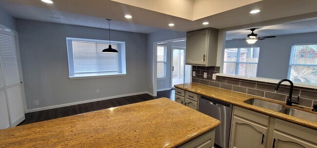 Foto del edificio - 9614 Charter Ridge Dr