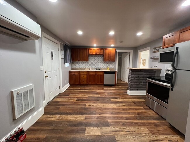 Building Photo - 1 bed and 1 bath unit