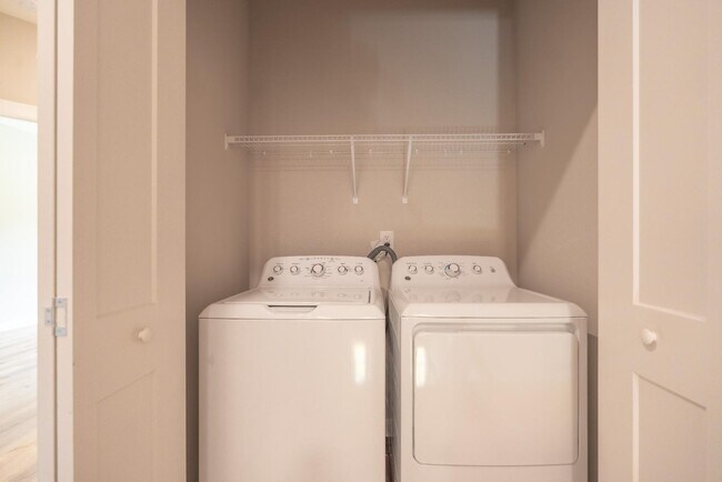 Foto del edificio - 124 Woodland Dr