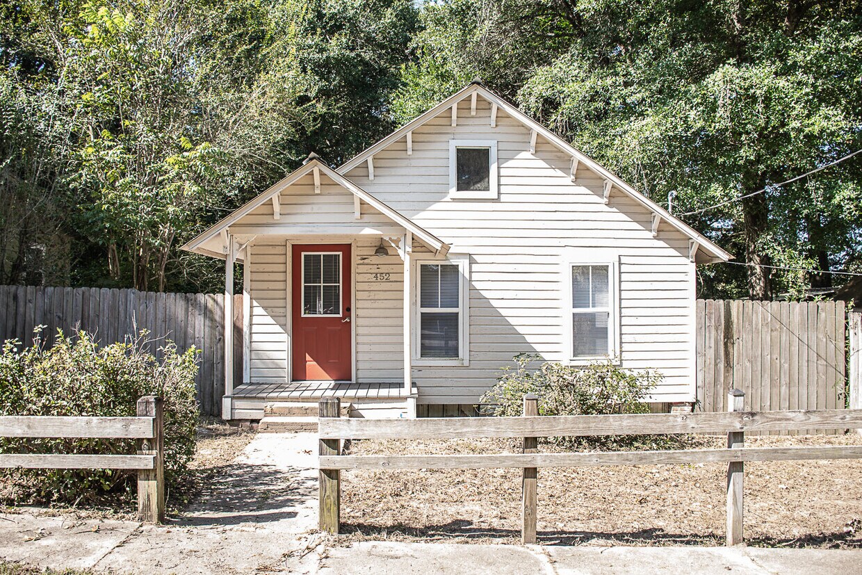 Foto principal - 452 N Spring St