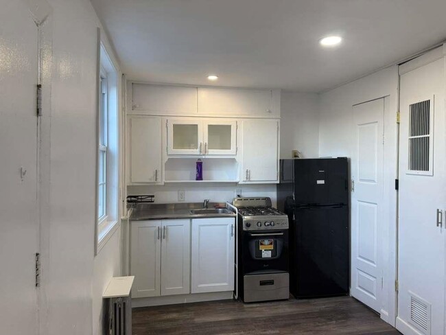 Foto del edificio - 9005 Riverside Pl