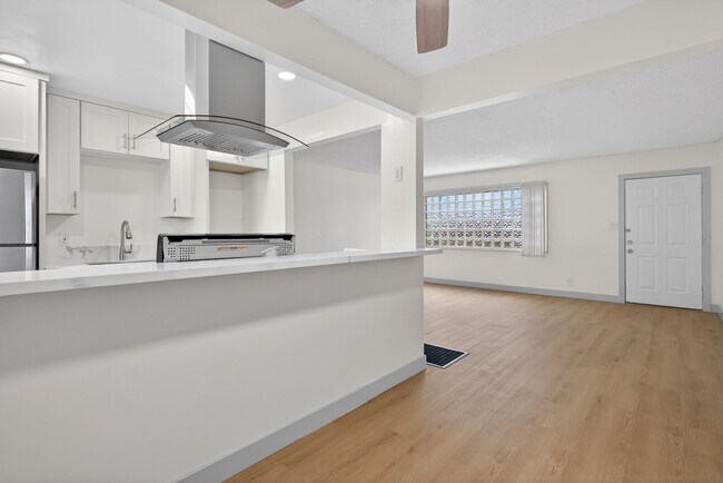 Foto del edificio - 933 Alamitos Ave