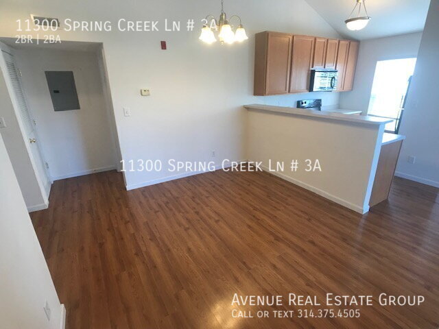 Foto del edificio - 11300 Spring Creek Ln