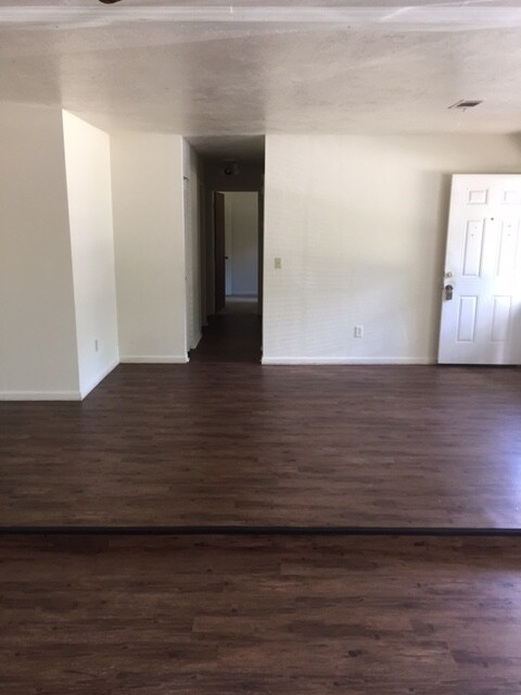 Foto del edificio - 5640 Cypress Cir