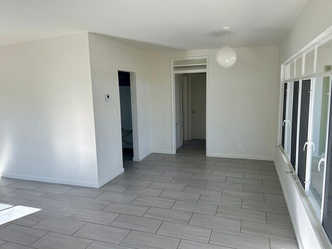 Dining - 2161 N Girasol Ave