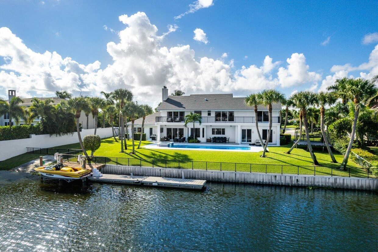 Foto principal - 305 Lake Eden Way