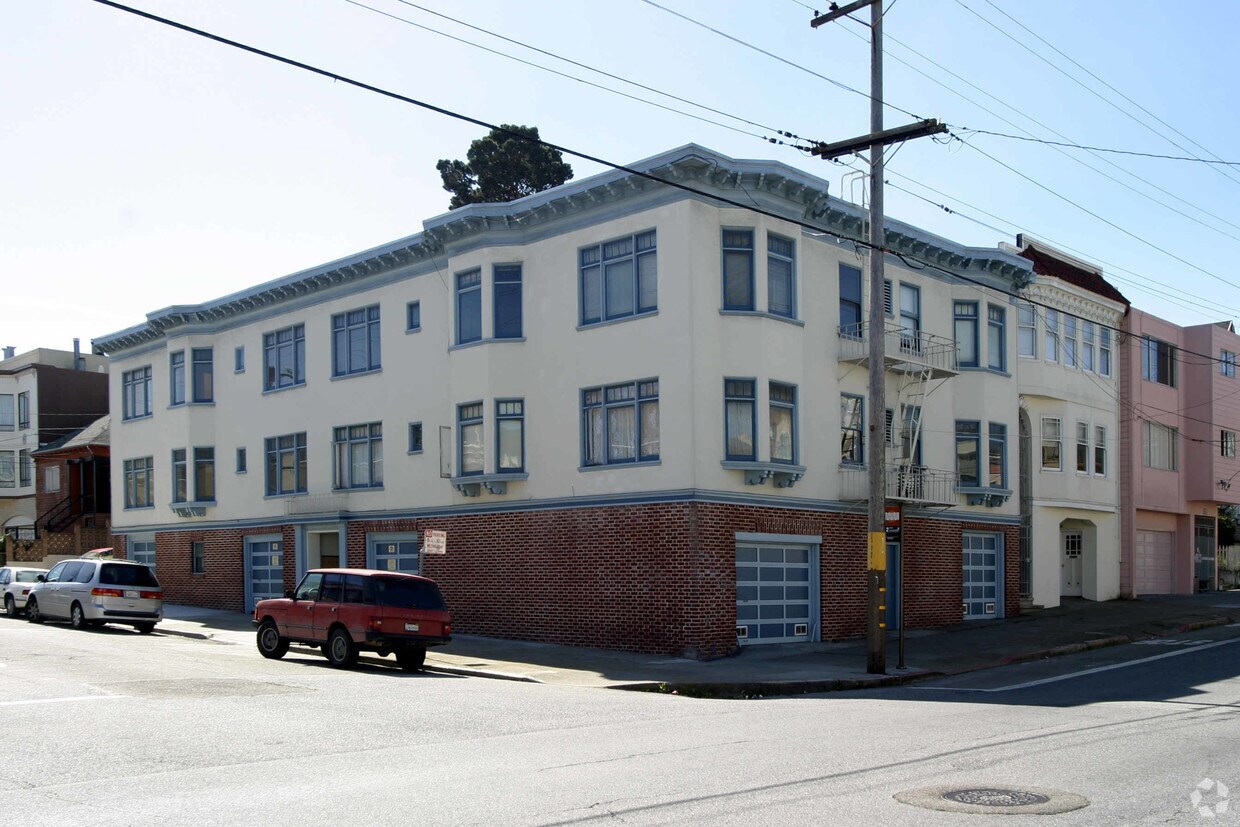 Building Photo - 301 18th Ave