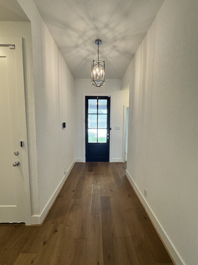 Building Photo - "Charming 4-Bed, 3-Bath Home in Castrovill...