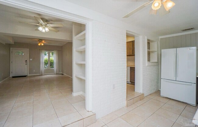 Building Photo - 107 Escalona Ave