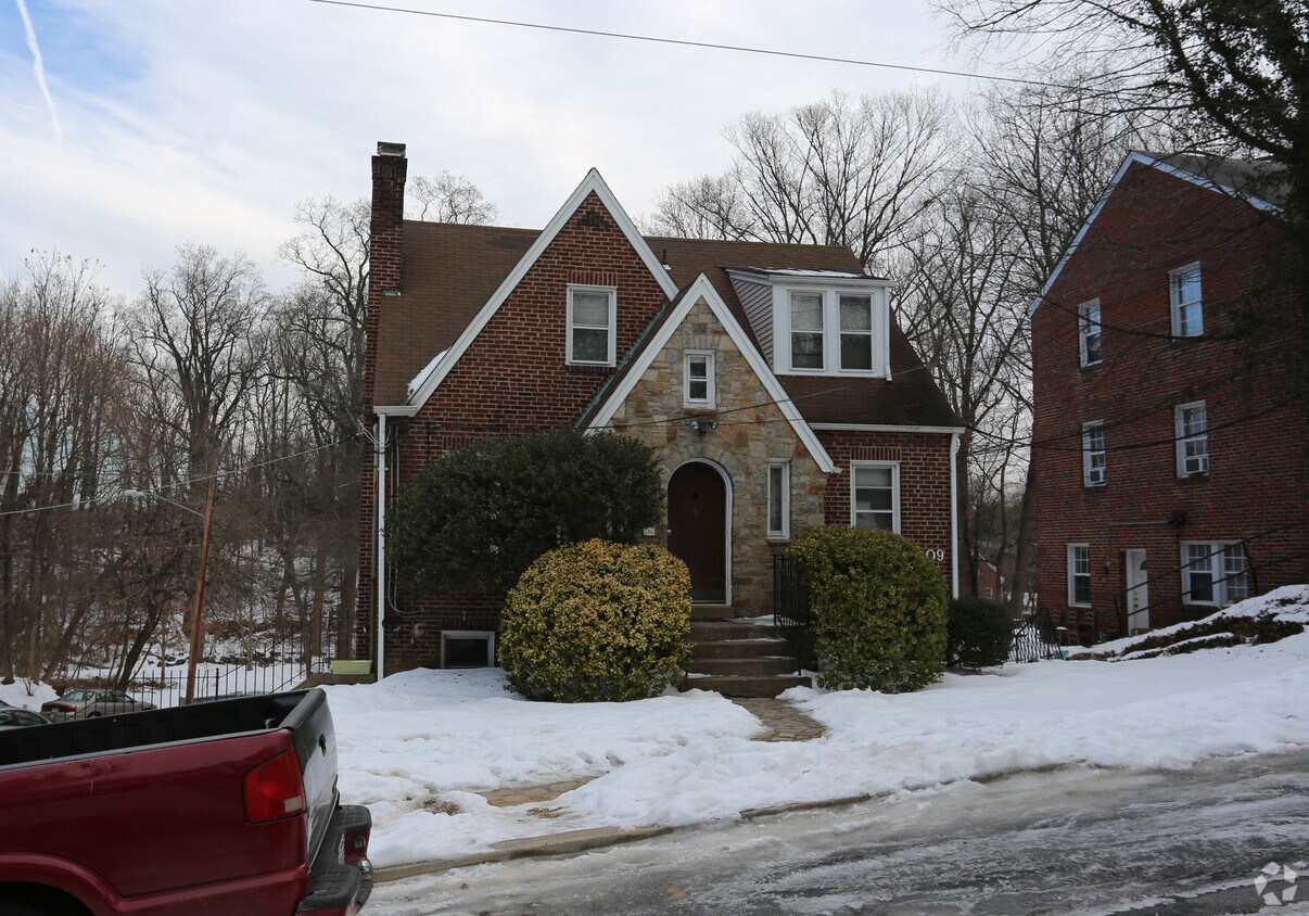 Foto del edificio - 8009 Garland Ave