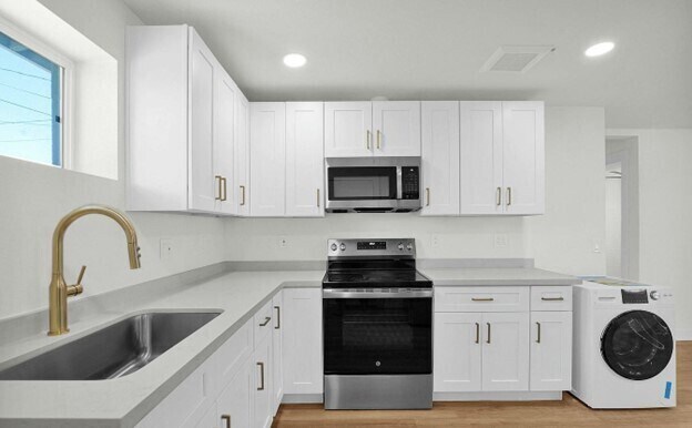Foto del edificio - Newly Renovated 2 Bedroom, 1 Bath, with St...