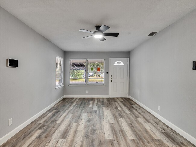 Foto del edificio - 7914 Belbay St