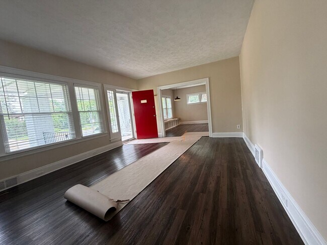 Foto del edificio - 13048 Cedar Rd