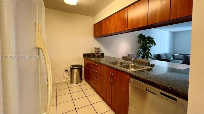 Building Photo - 1200 Brickell Bay Dr