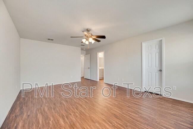 Building Photo - 1034 Churchill Dr
