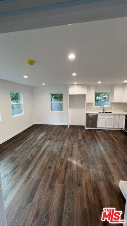 Foto del edificio - 7729 Wynne Ave