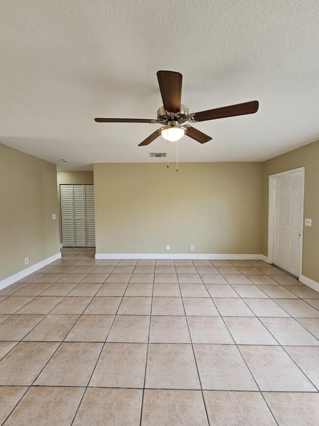 Building Photo - 4795 Orleans Ct