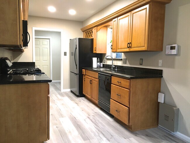 Building Photo - 9307 Val Verde St